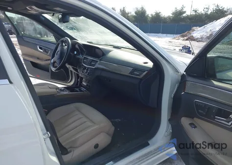 2010 Mercedes-Benz E 550 4Matic z USA, uszkodzony, nr VIN WDDHF9ABXAA160958